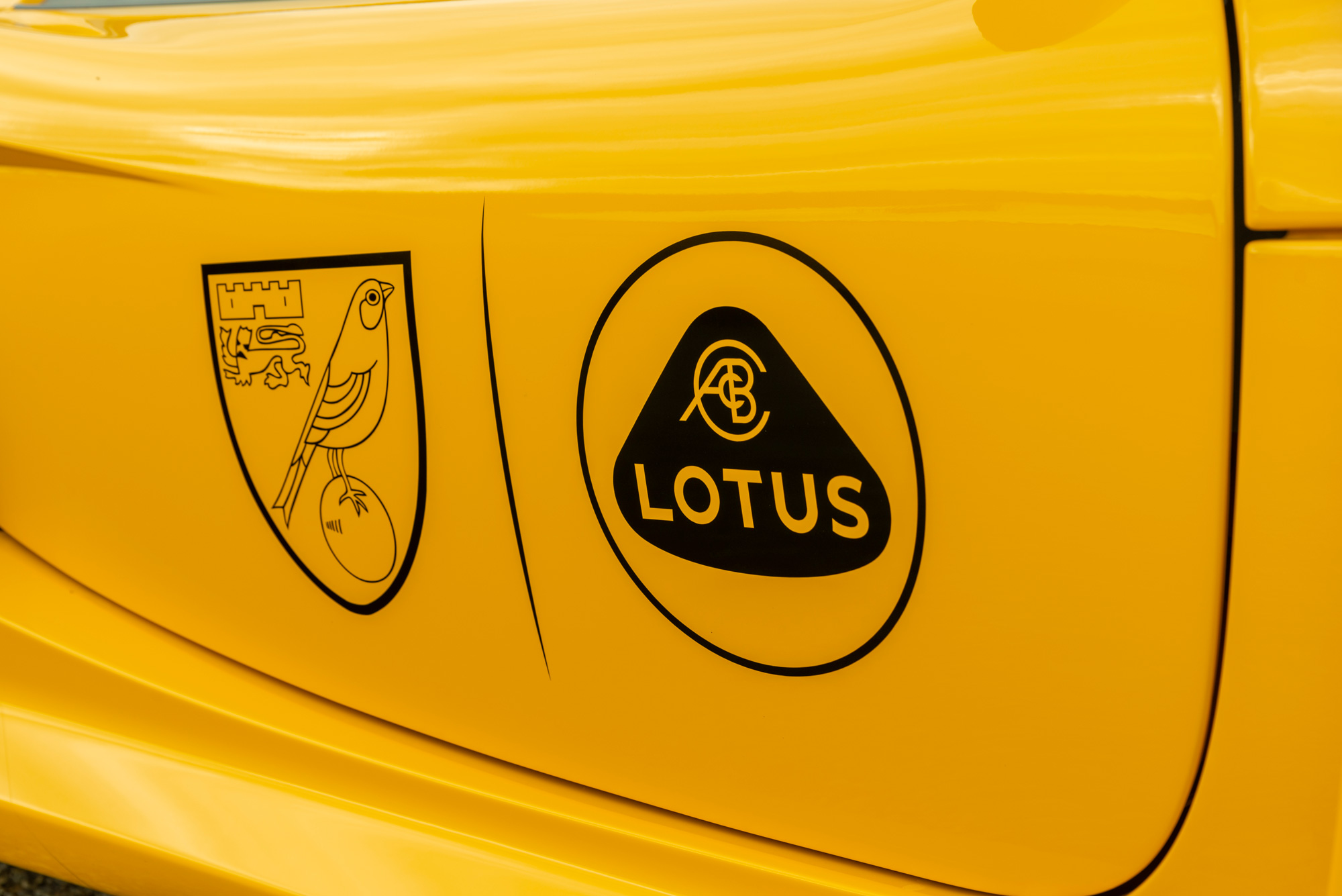 高性能跑車汽車品牌Lotus標識logo設(shè)計
